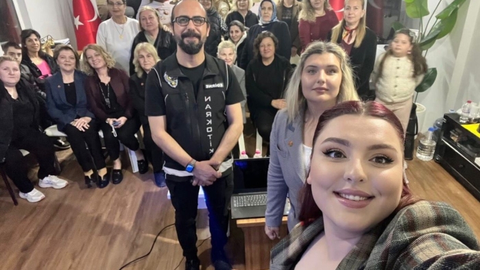 EDİRNE'DE ANNELERE HAYATİ EĞİTİM: "EN İYİ NARKOTİK POLİSİ ANNE"